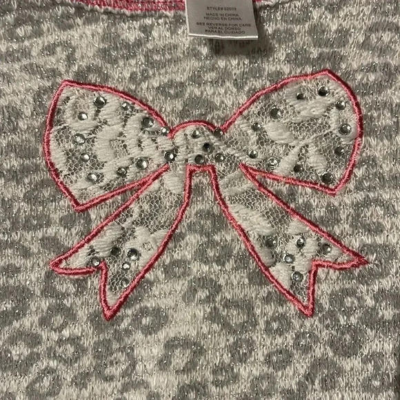 Girls top/shirt size 5 mix and match any 3/$7 and get them $4 each - Picture 11 of 12